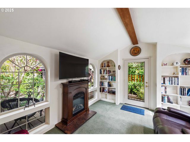 93652 E BLUE BIRD Ln, North Bend, OR 97459