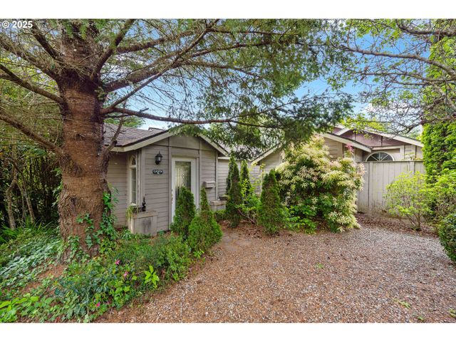 93652 E BLUE BIRD Ln, North Bend, OR 97459