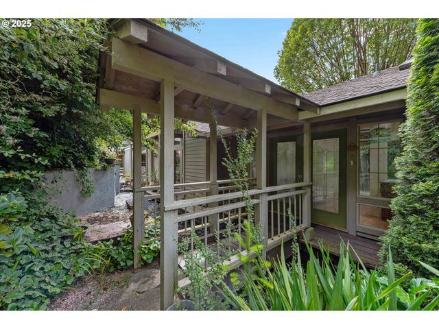 93652 E BLUE BIRD Ln, North Bend, OR 97459