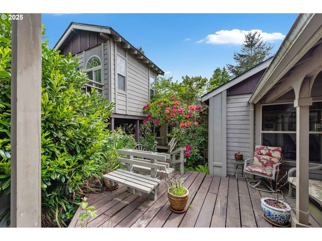 93652 E BLUE BIRD Ln, North Bend, OR 97459