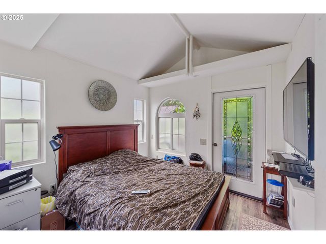 93652 E BLUE BIRD Ln, North Bend, OR 97459