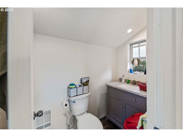 93652 E BLUE BIRD Ln, North Bend, OR 97459