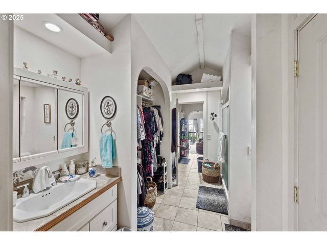 93652 E BLUE BIRD Ln, North Bend, OR 97459