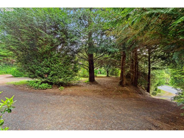 93652 E BLUE BIRD Ln, North Bend, OR 97459