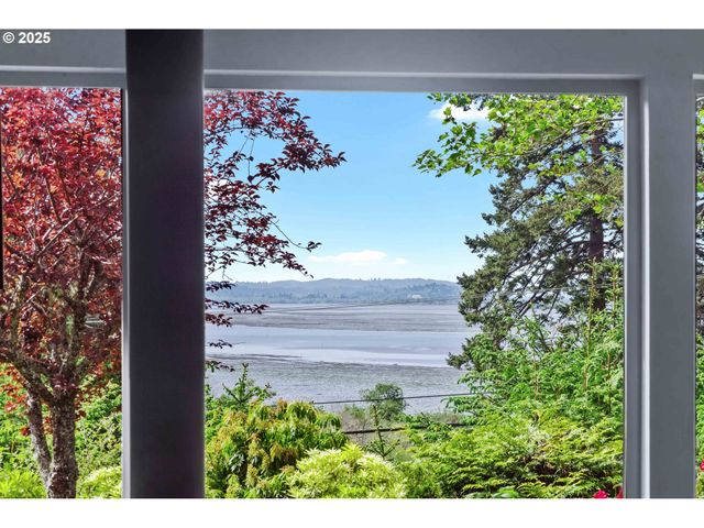 93652 E BLUE BIRD Ln, North Bend, OR 97459