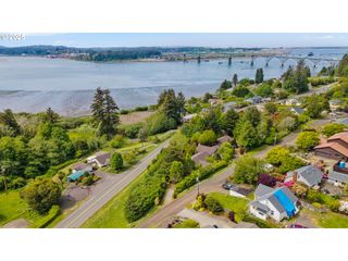 93652 E BLUE BIRD Ln, North Bend, OR 97459