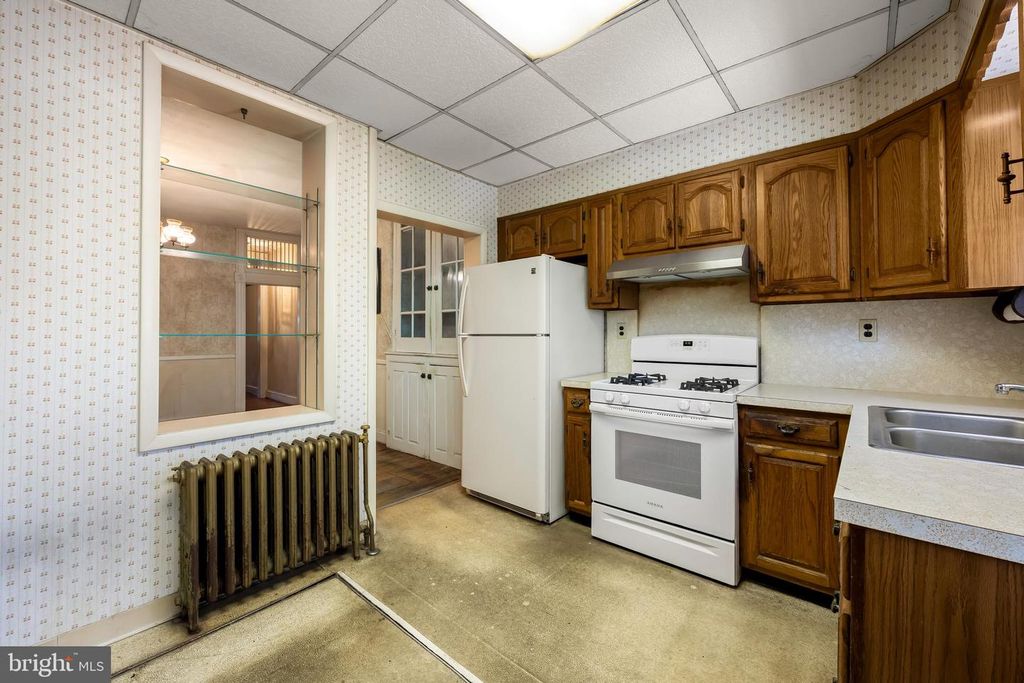 Image 11 of property listing at 1016 W 38TH ST, Baltimore, MD 21211