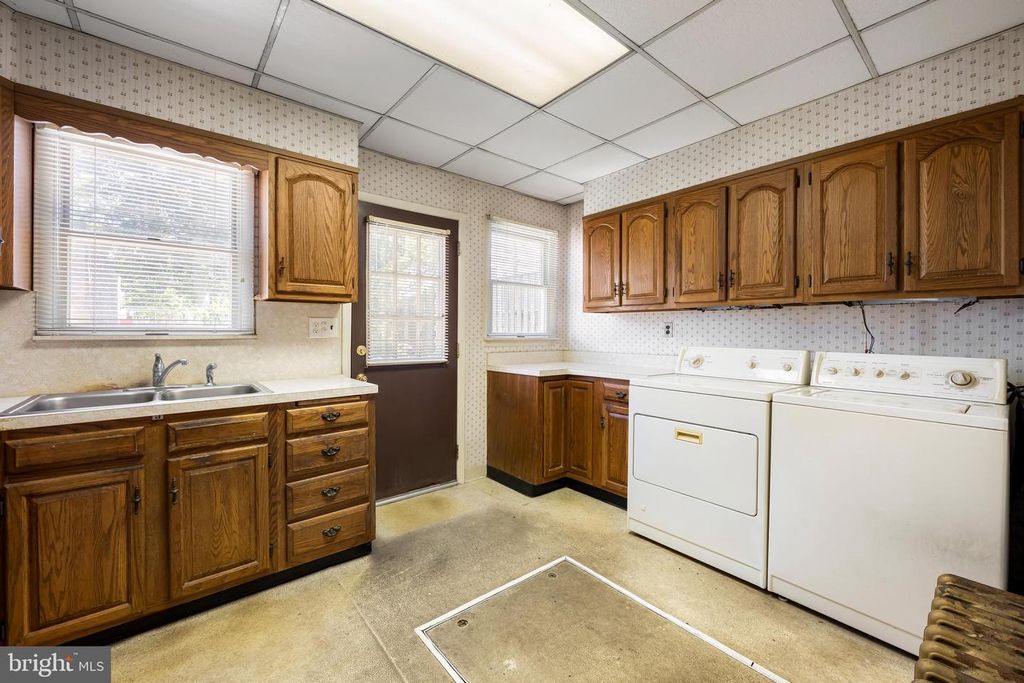 Image 12 of property listing at 1016 W 38TH ST, Baltimore, MD 21211
