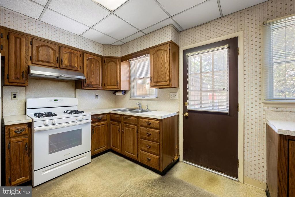 Image 13 of property listing at 1016 W 38TH ST, Baltimore, MD 21211