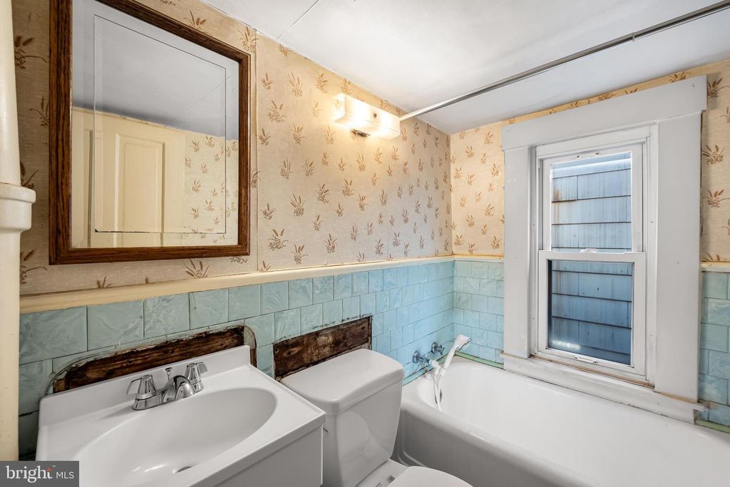 Image 21 of property listing at 1016 W 38TH ST, Baltimore, MD 21211
