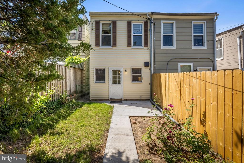 Image 31 of property listing at 1016 W 38TH ST, Baltimore, MD 21211