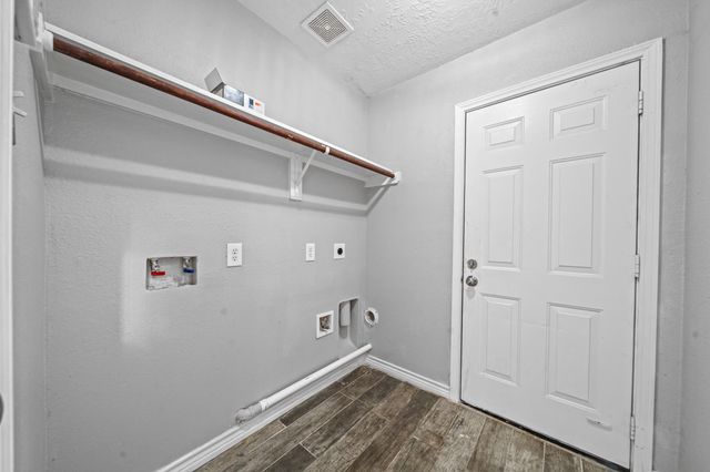 4007 Strawberry Court, Dickinson, TX 77539