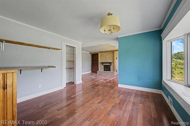 2145 Oakville Waltz Road, Update, MI 48164
