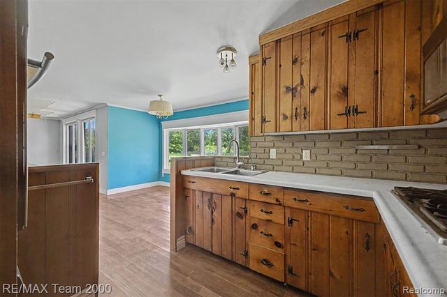 2145 Oakville Waltz Road, Update, MI 48164