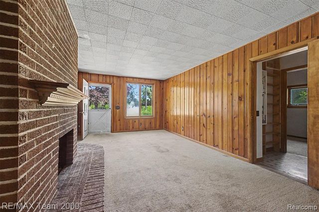 2145 Oakville Waltz Road, Update, MI 48164