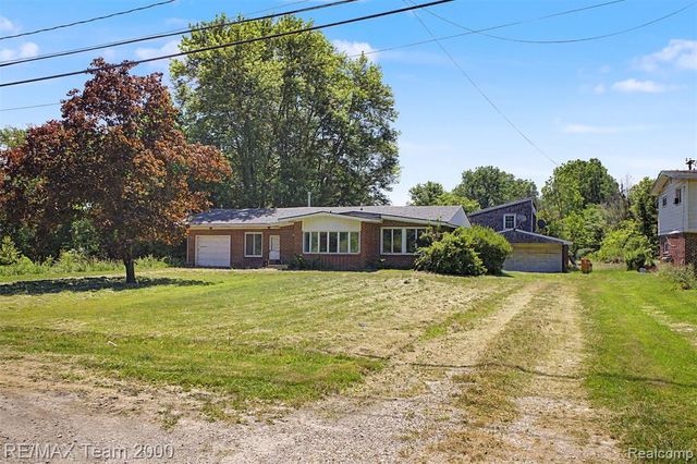 2145 Oakville Waltz Road, Update, MI 48164