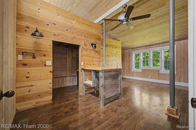 2145 Oakville Waltz Road, Update, MI 48164