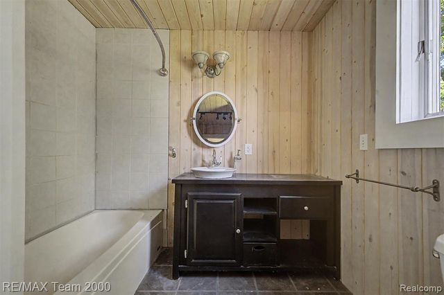 2145 Oakville Waltz Road, Update, MI 48164