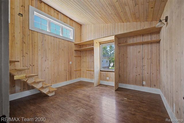 2145 Oakville Waltz Road, Update, MI 48164