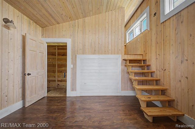 2145 Oakville Waltz Road, Update, MI 48164