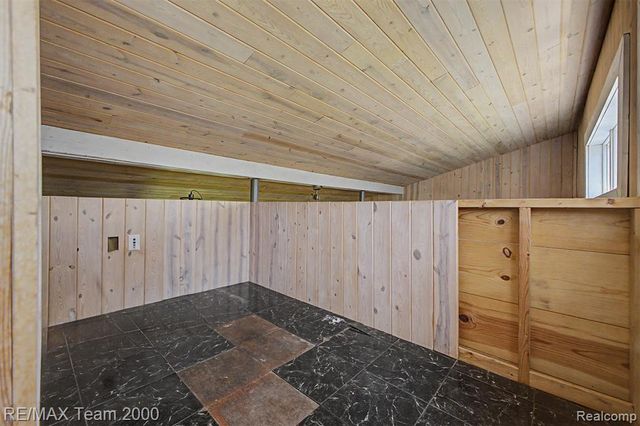 2145 Oakville Waltz Road, Update, MI 48164