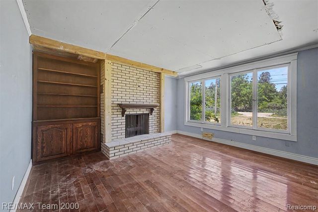 2145 Oakville Waltz Road, Update, MI 48164