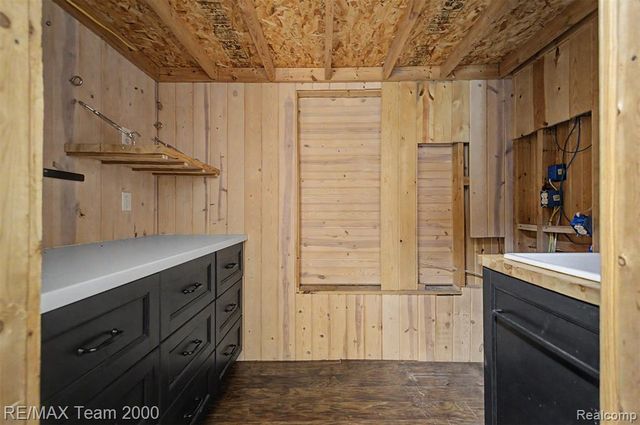 2145 Oakville Waltz Road, Update, MI 48164
