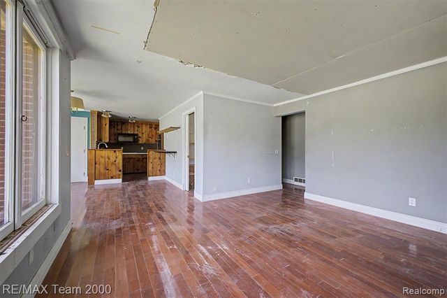 2145 Oakville Waltz Road, Update, MI 48164