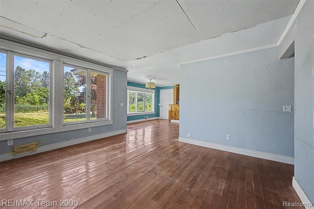 2145 Oakville Waltz Road, Update, MI 48164