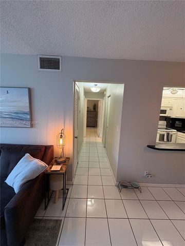 180 Cypress Club Dr 811, Pompano Beach, FL 33060