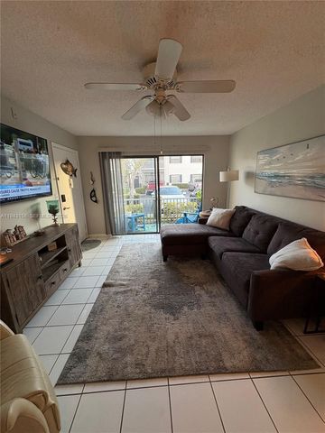 180 Cypress Club Dr 811, Pompano Beach, FL 33060