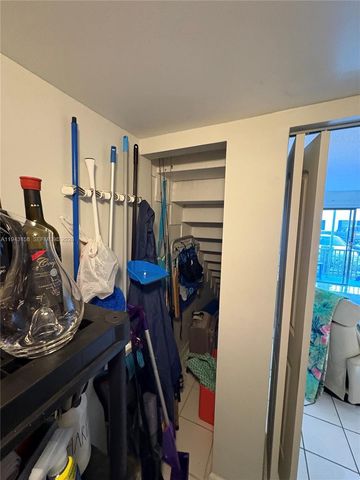 180 Cypress Club Dr 811, Pompano Beach, FL 33060