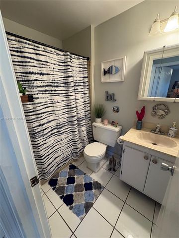 180 Cypress Club Dr 811, Pompano Beach, FL 33060