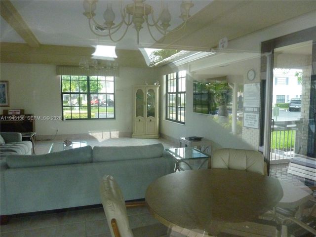 180 Cypress Club Dr 811, Pompano Beach, FL 33060