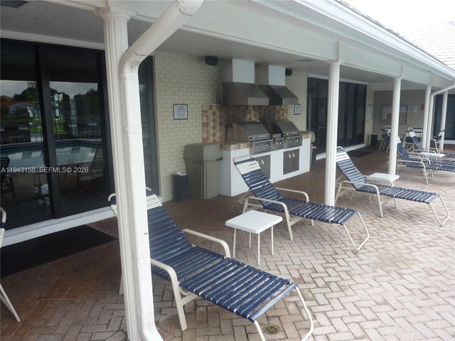 180 Cypress Club Dr 811, Pompano Beach, FL 33060