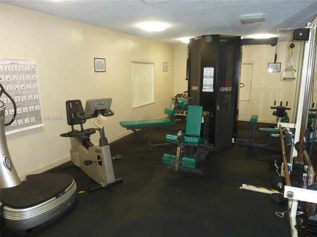 180 Cypress Club Dr 811, Pompano Beach, FL 33060