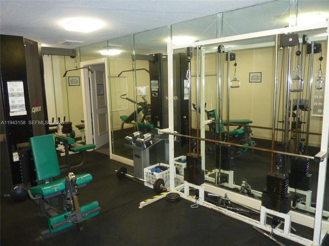 180 Cypress Club Dr 811, Pompano Beach, FL 33060