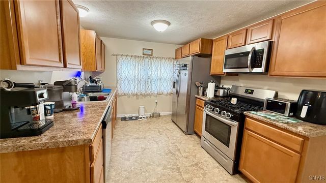 16 Candee Street, Schroeppel, NY 13135