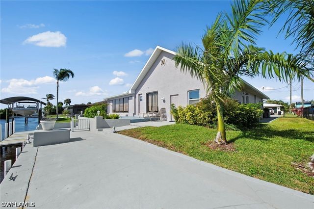 7195 Reymoor DR, North Fort Myers, FL 33917