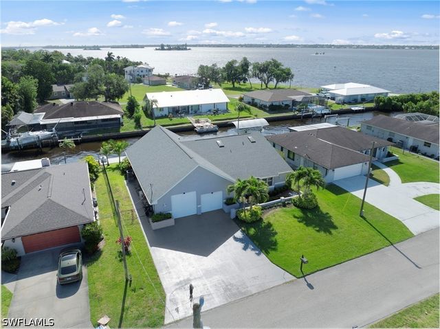 7195 Reymoor DR, North Fort Myers, FL 33917