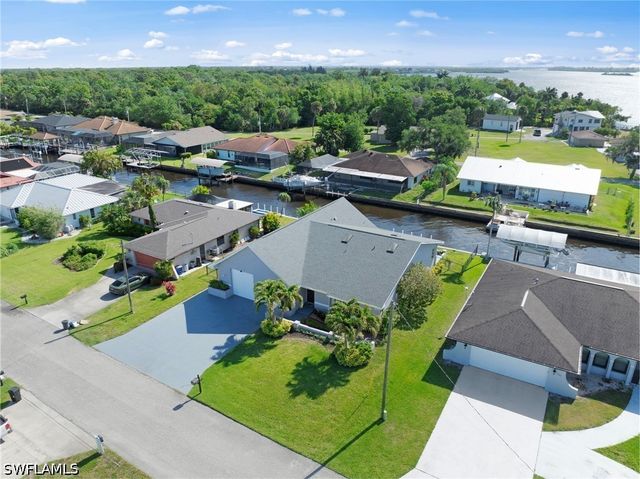 7195 Reymoor DR, North Fort Myers, FL 33917