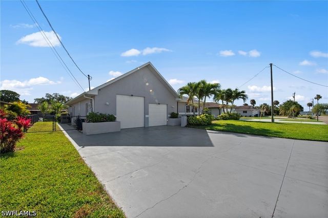 7195 Reymoor DR, North Fort Myers, FL 33917