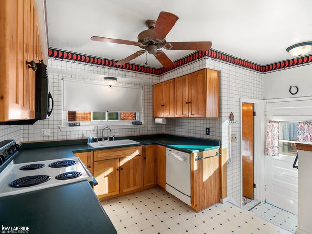 24410 Loretta, Warren, MI 48091