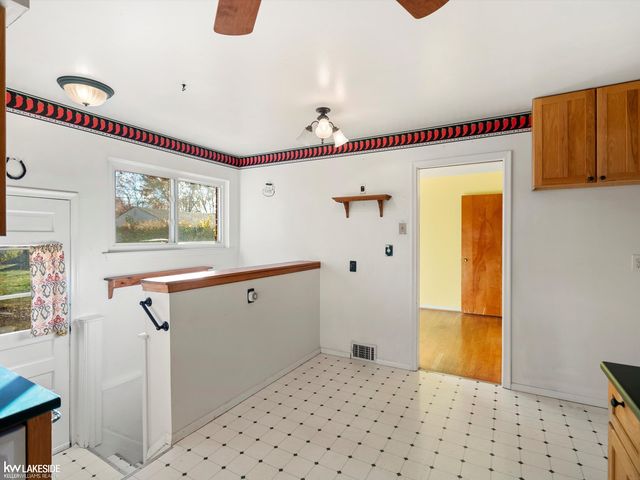 24410 Loretta, Warren, MI 48091