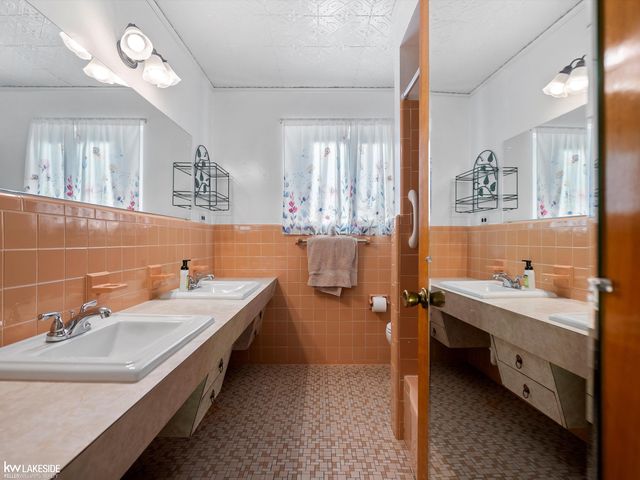 24410 Loretta, Warren, MI 48091