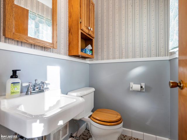 24410 Loretta, Warren, MI 48091