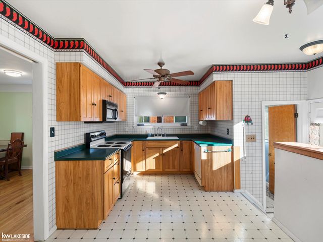 24410 Loretta, Warren, MI 48091