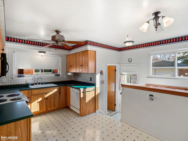 24410 Loretta, Warren, MI 48091