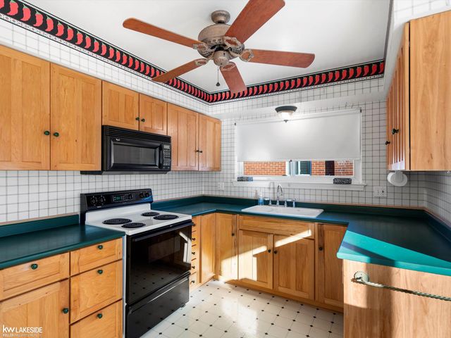 24410 Loretta, Warren, MI 48091