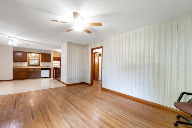 419 N Kokomo Ave, Derby, KS 67037